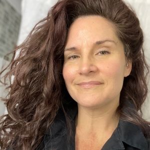 Meet your Posher, Crystal